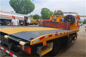 汇川附近拖车电话号码服务